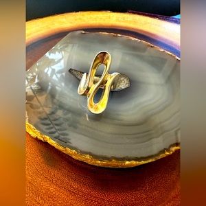 925 funky ribbon ring. Size 8.5.